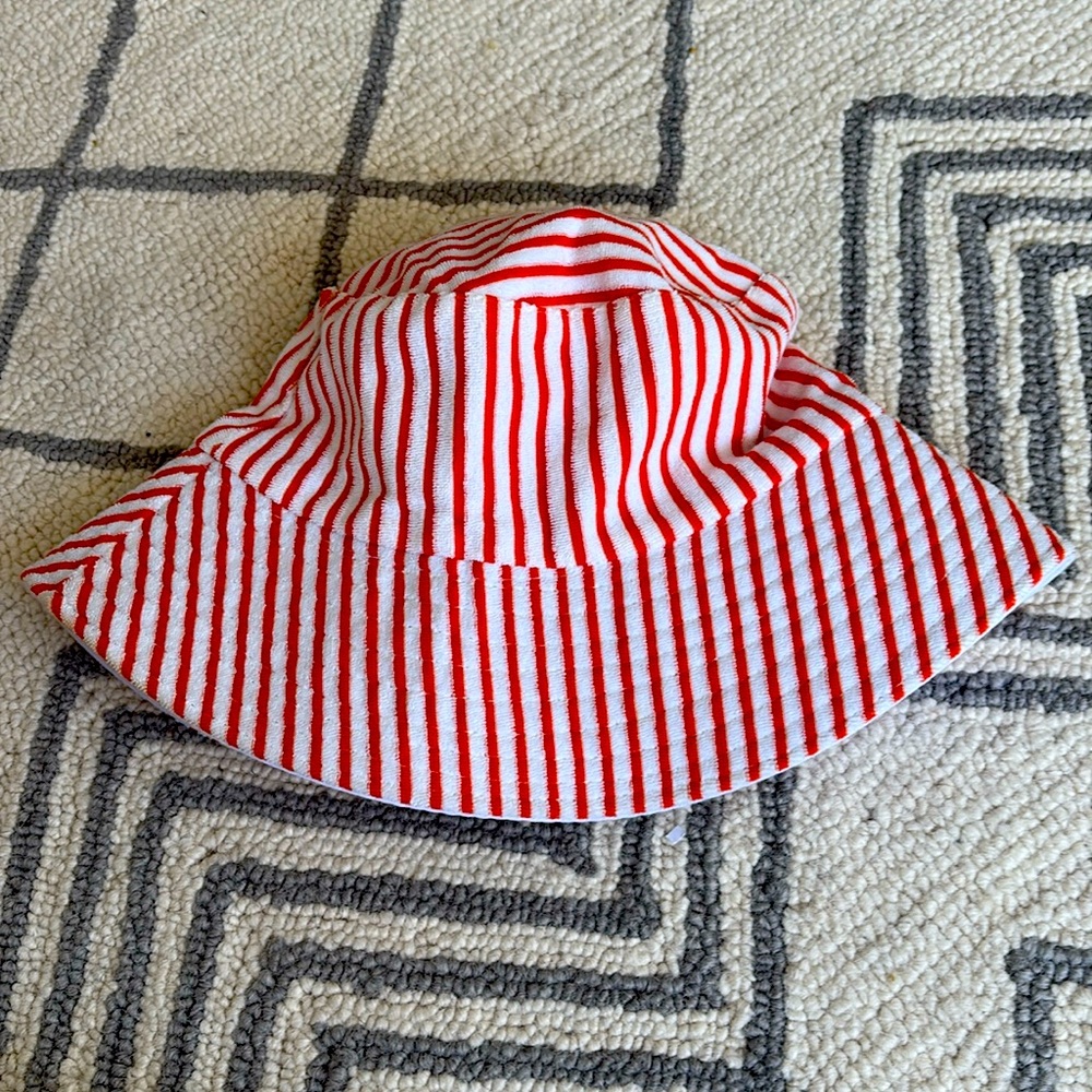 Bucket hat from Anthro
Never worn